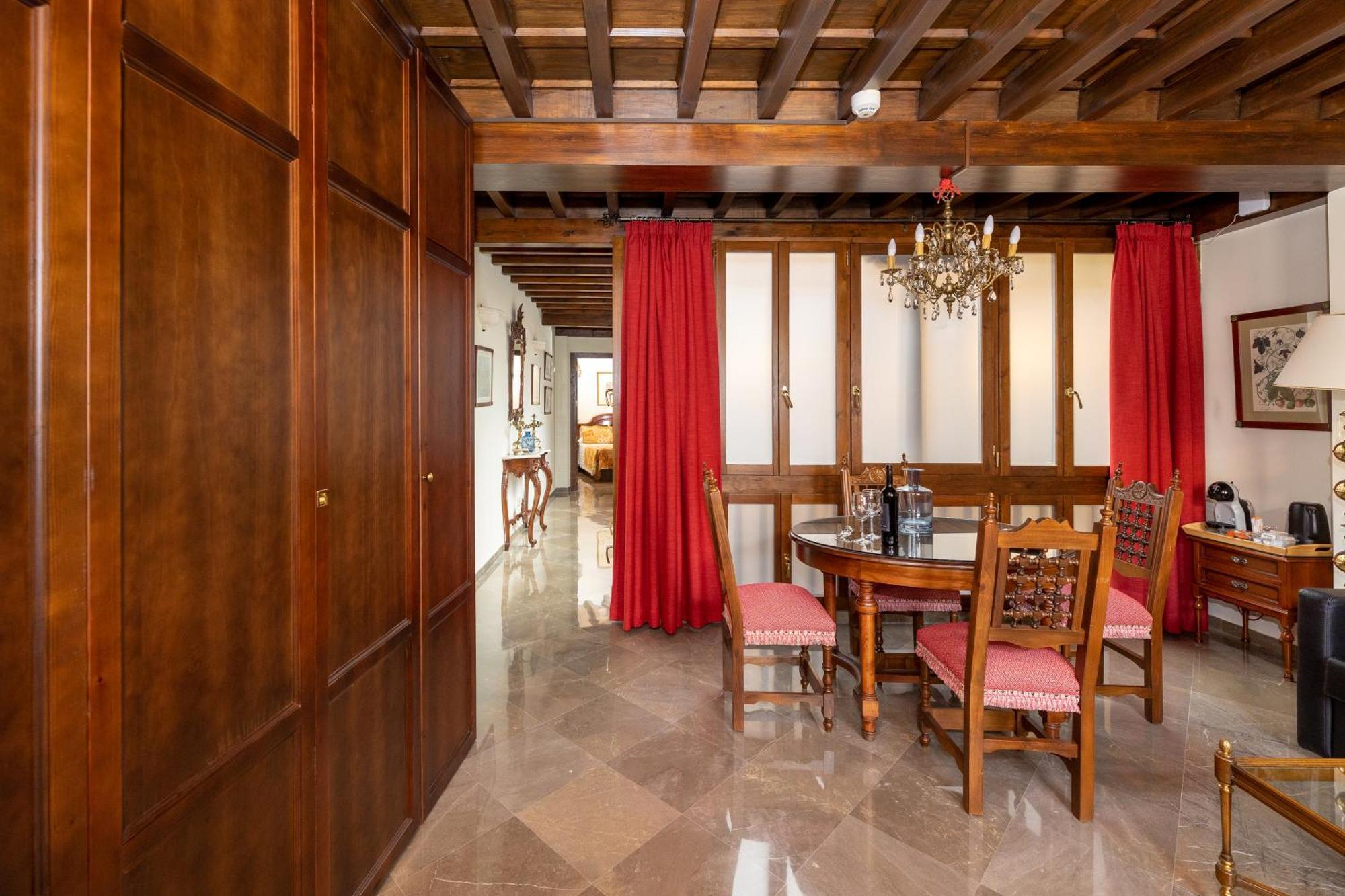 Apartamentos En Pleno Centro, Aljibe Rodrigo Del Campo 1A غرناطة المظهر الخارجي الصورة