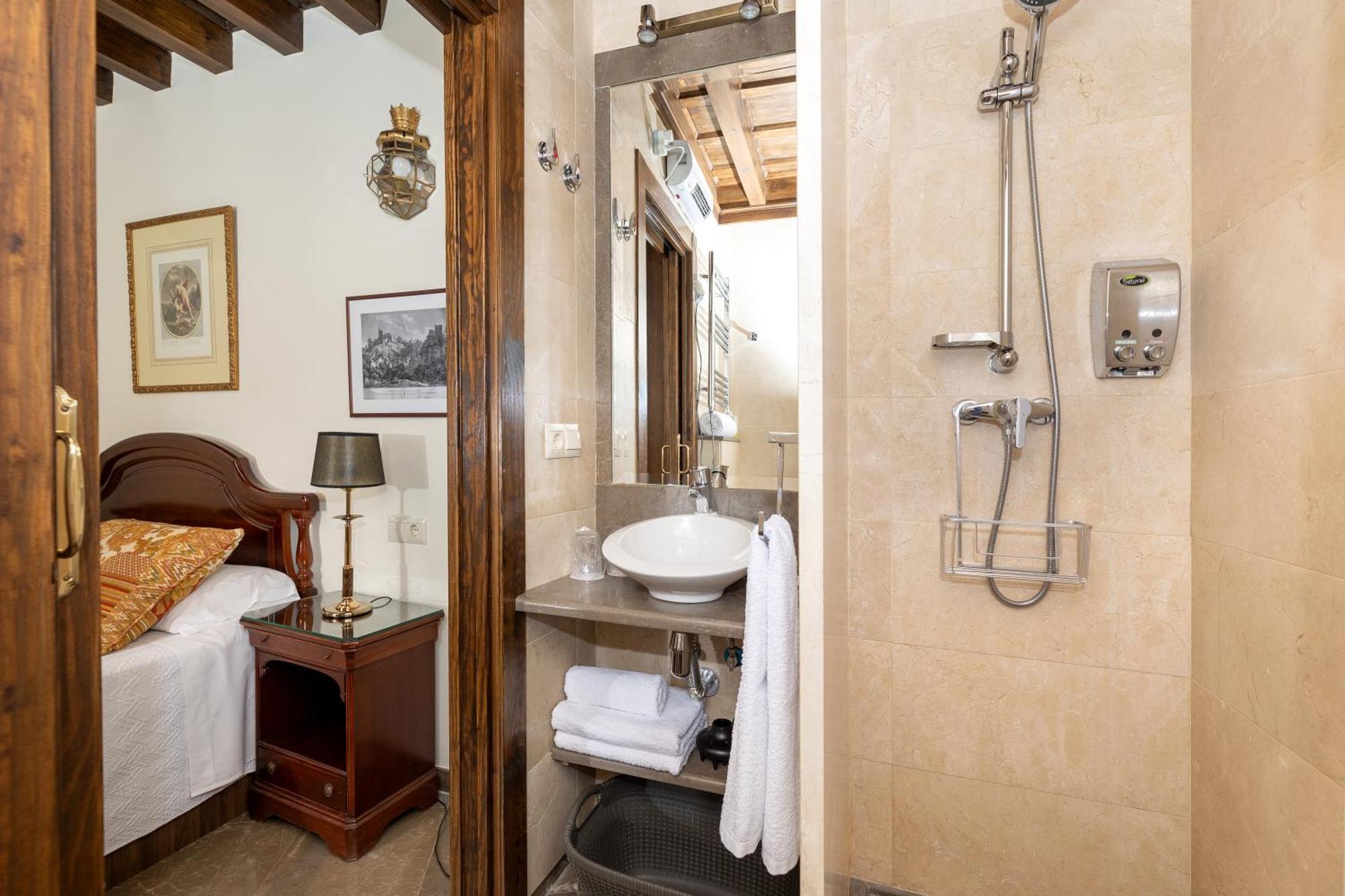 Apartamentos En Pleno Centro, Aljibe Rodrigo Del Campo 1A غرناطة المظهر الخارجي الصورة
