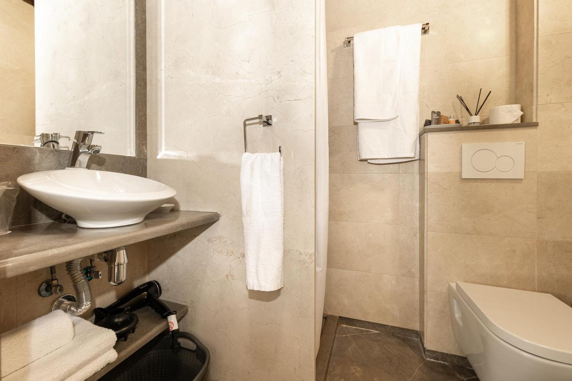 Apartamentos En Pleno Centro, Aljibe Rodrigo Del Campo 1A غرناطة المظهر الخارجي الصورة